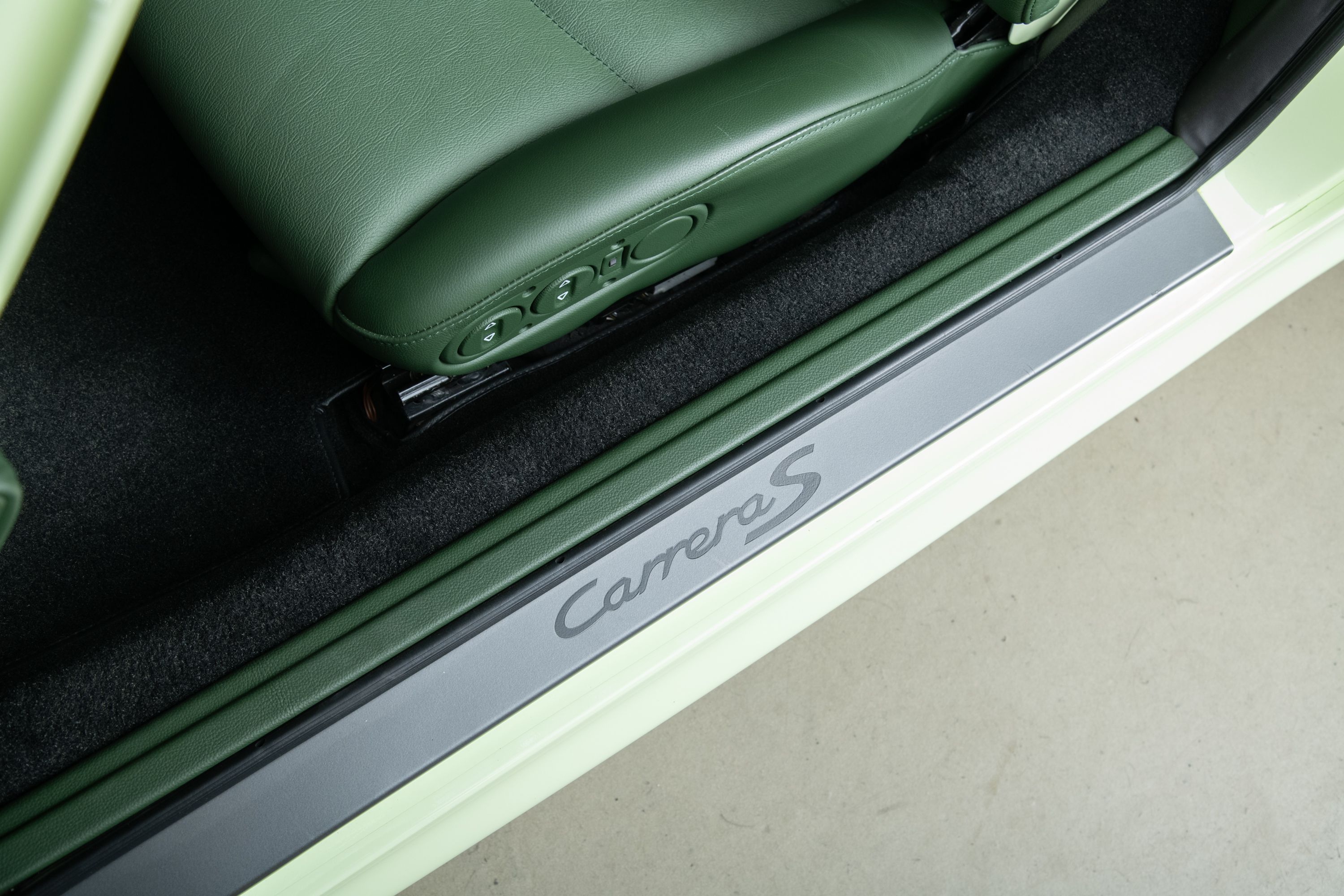 Used 1998 Porsche 911 Carrera S RWD image 57