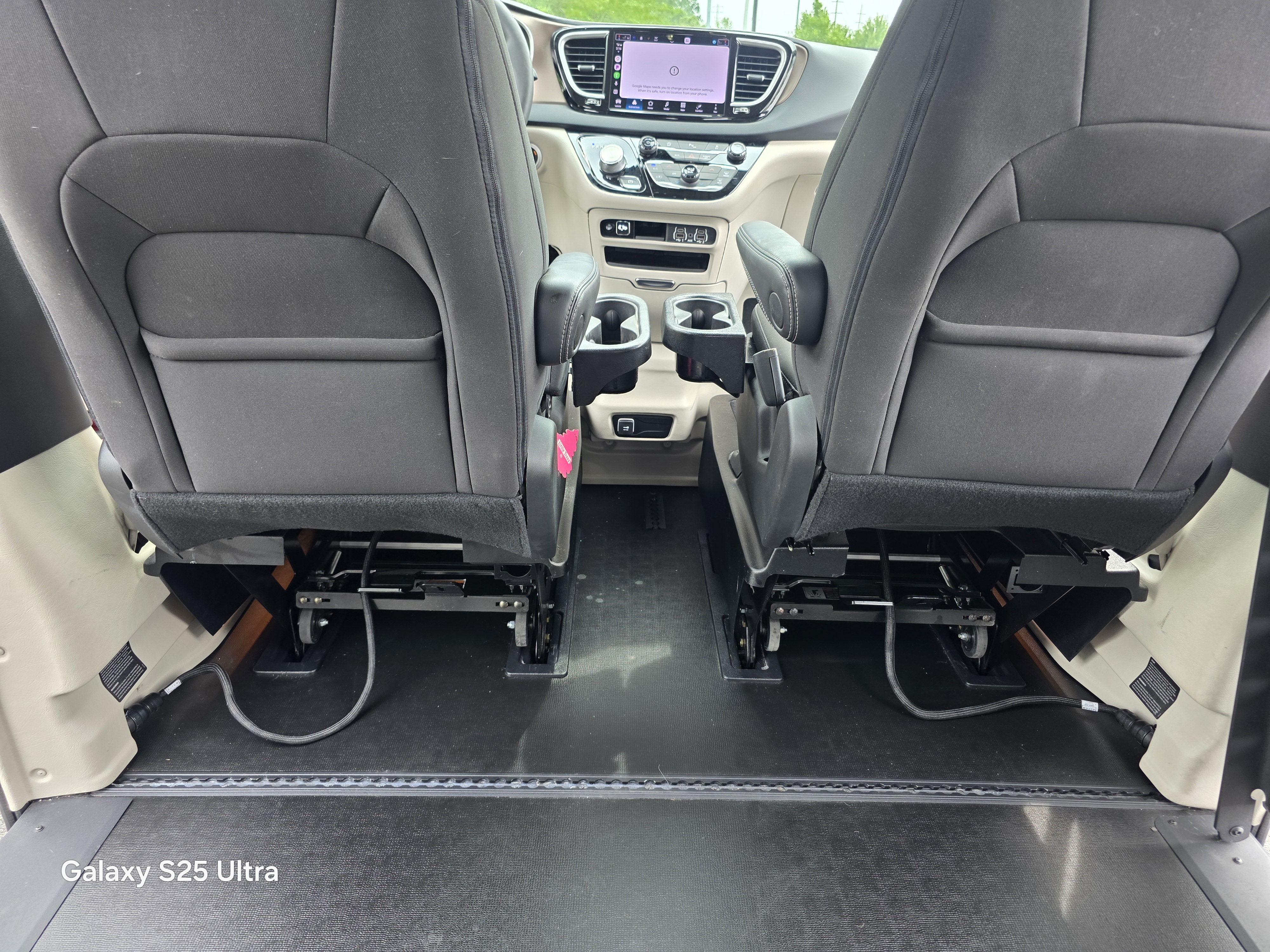Used 2023 Chrysler Voyager LXi FWD image 16