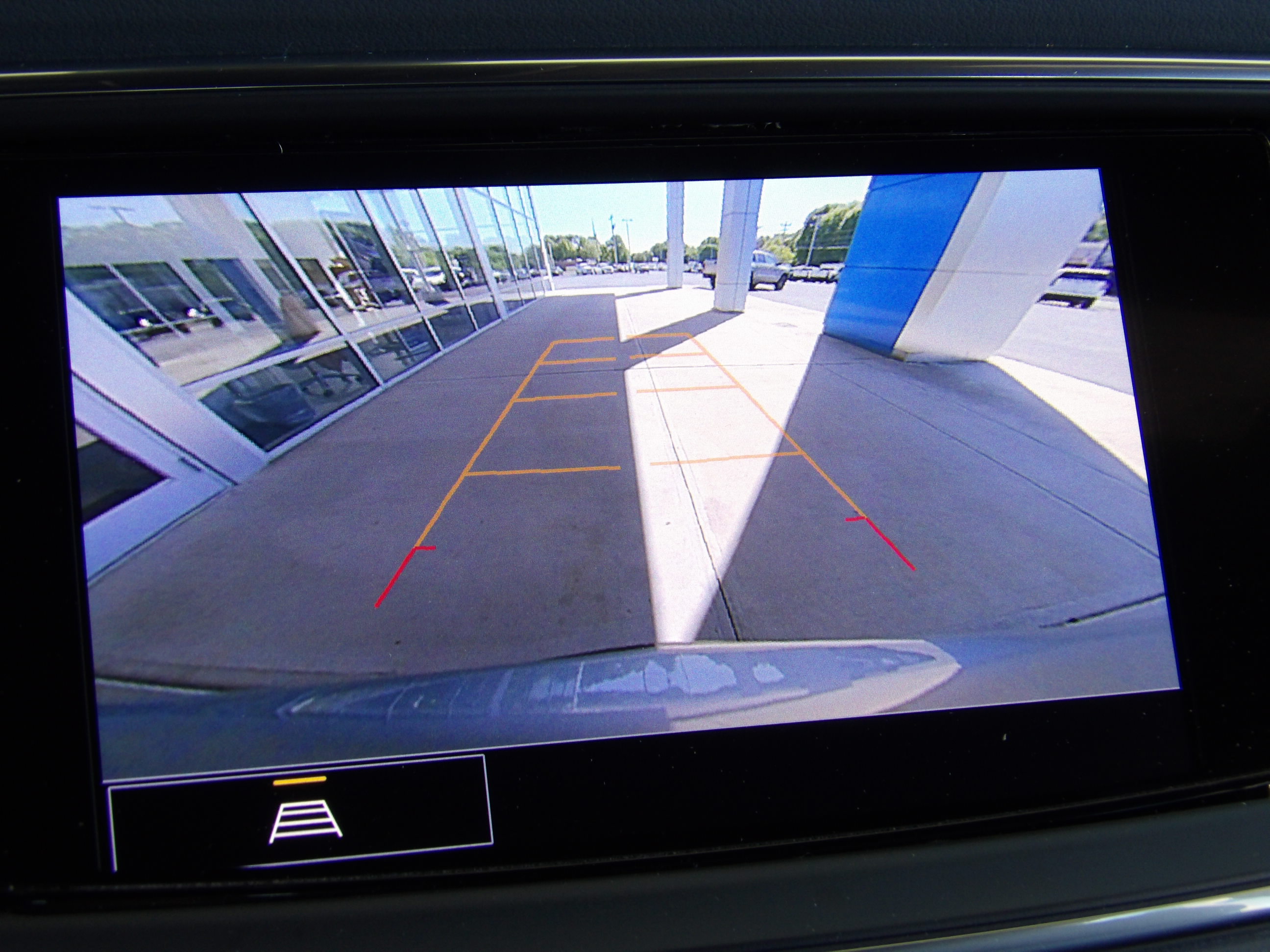 Used 2024 Buick Enclave Essence FWD image 3