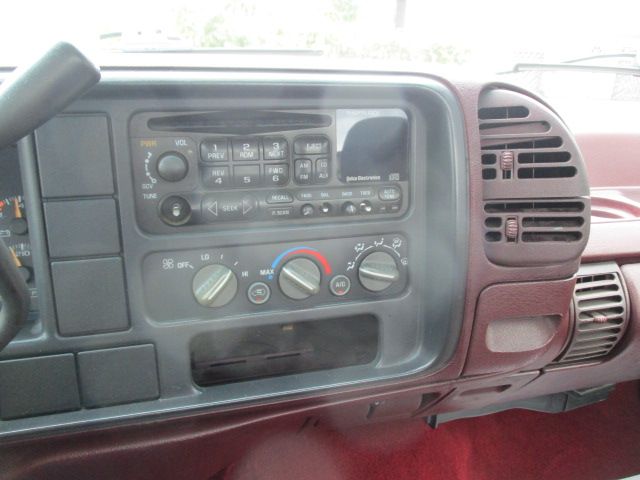 Used 1995 Chevrolet Silverado 1500 2WD Regular Cab image 28