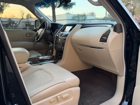 Used 2017 INFINITI QX80 image 11