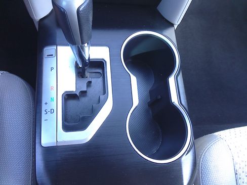 Used 2012 Toyota Camry LE image 19