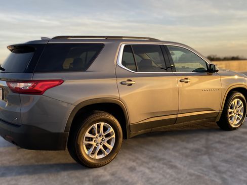 Used 2020 Chevrolet Traverse LT image 8