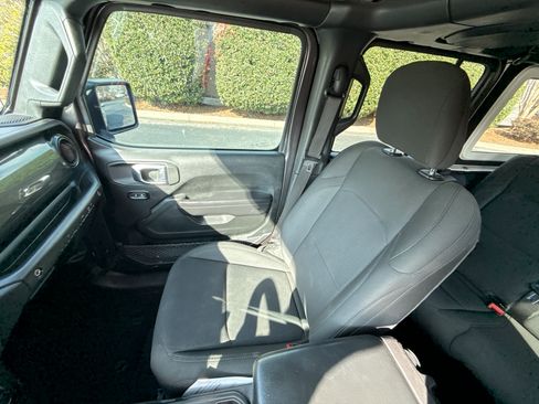 Used 2019 Jeep Wrangler Sport image 12