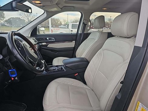 Used 2017 Ford Explorer Platinum image 6