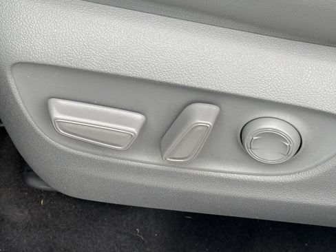 Used 2022 Toyota Highlander XLE image 8