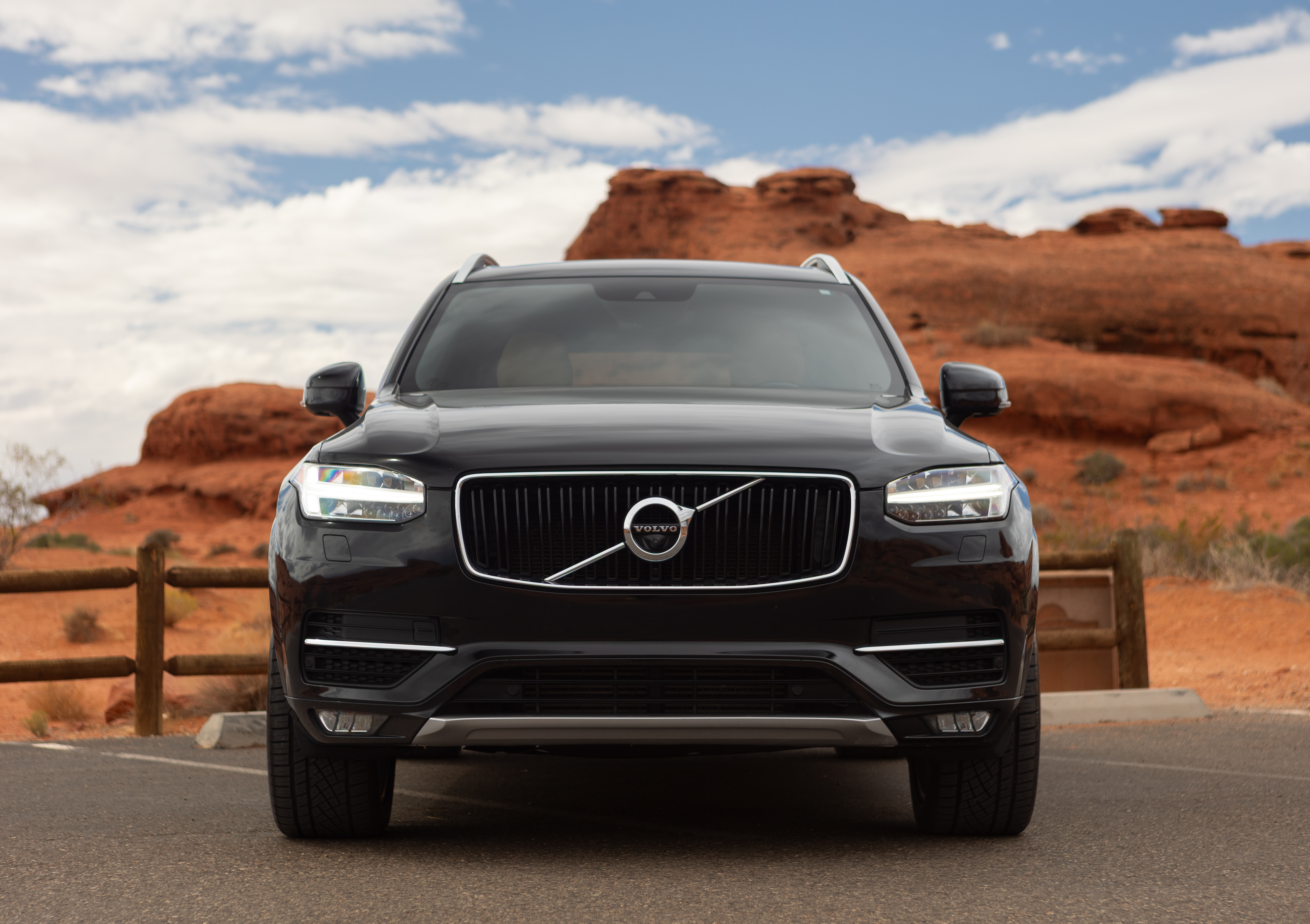 Used 2017 Volvo XC90 AWD T6 Momentum image 3