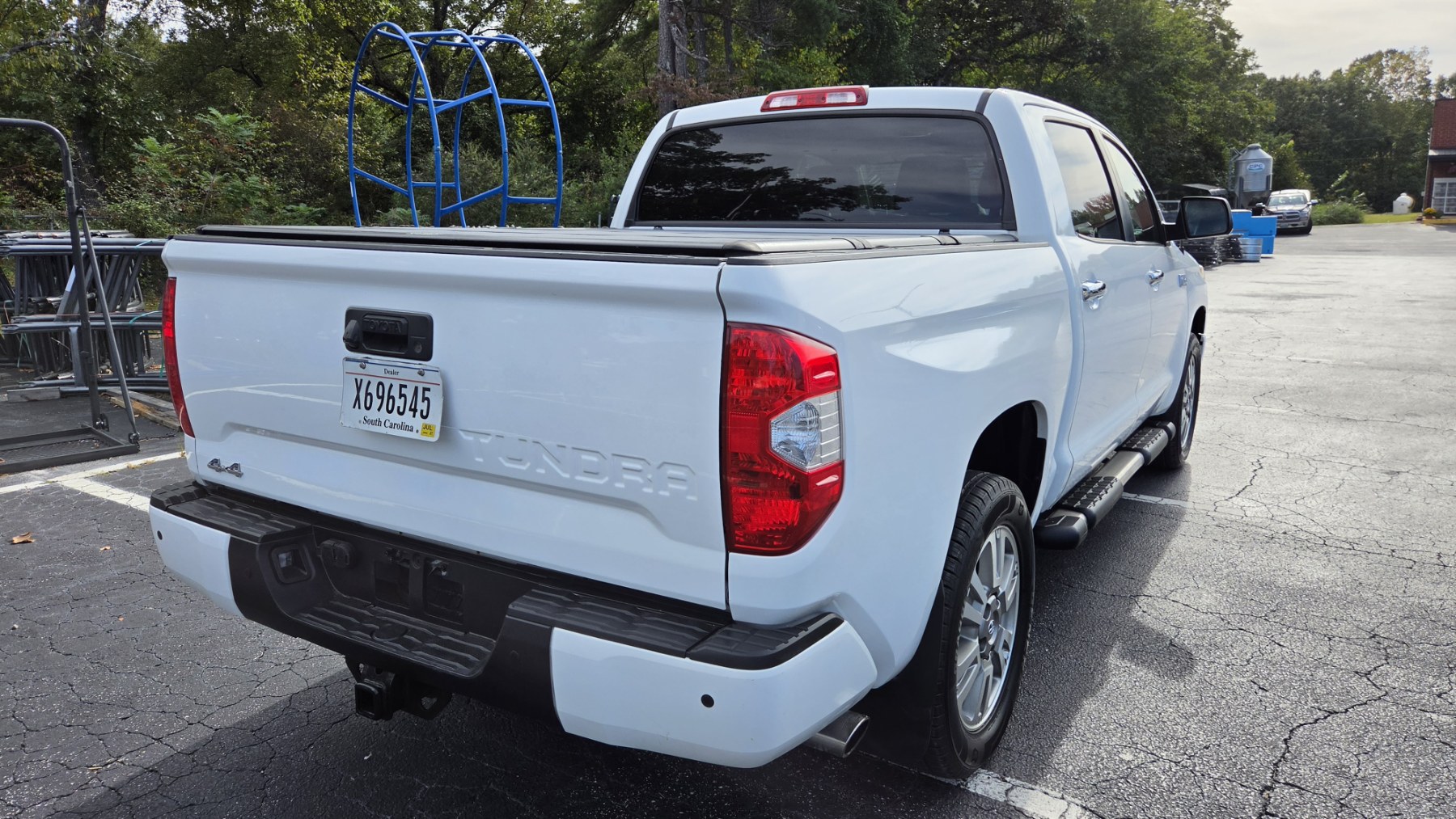 Used 2017 Toyota Tundra 4x4 CrewMax image 5