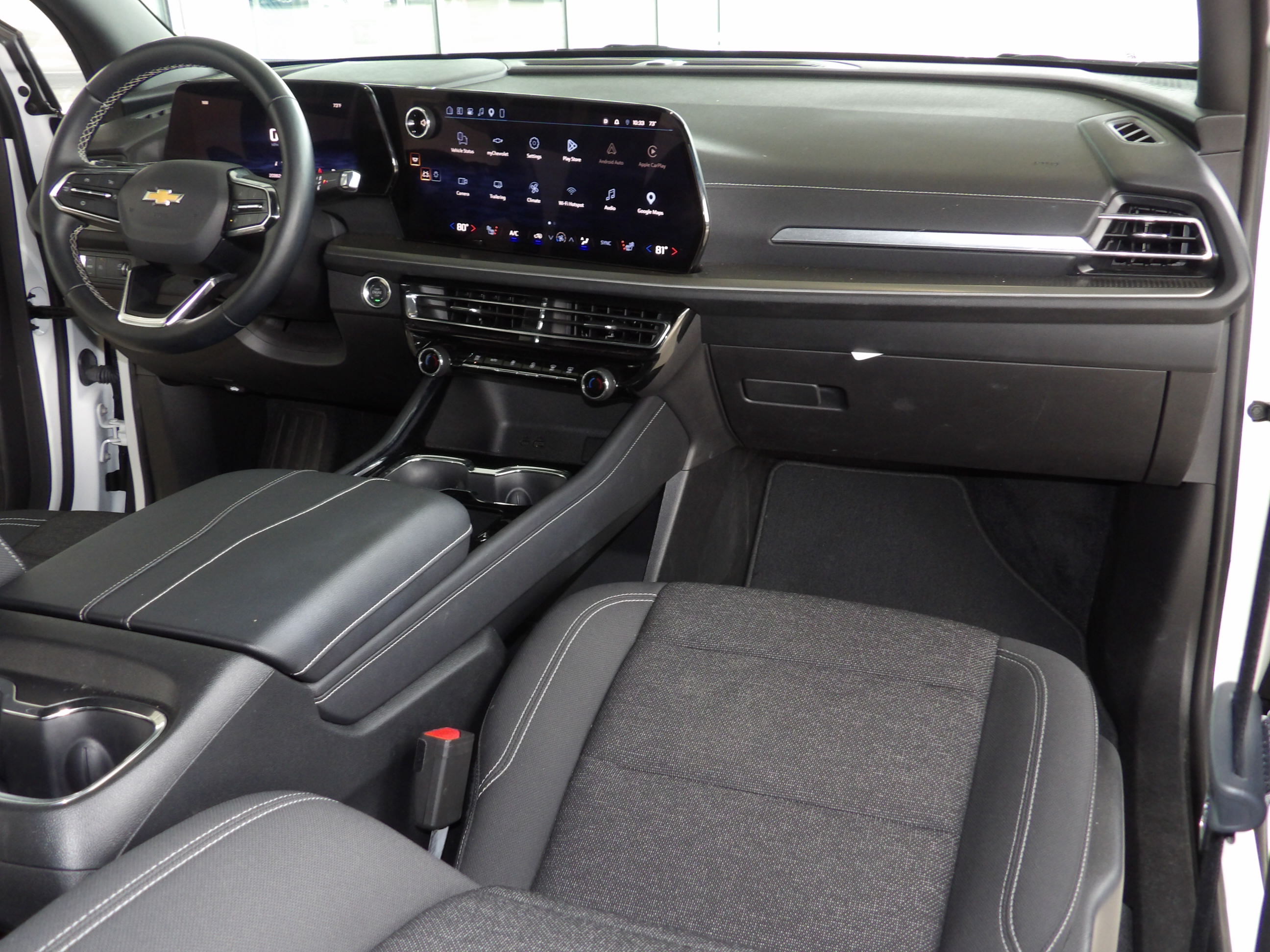 Used 2026 Chevrolet Traverse FWD LT image 4