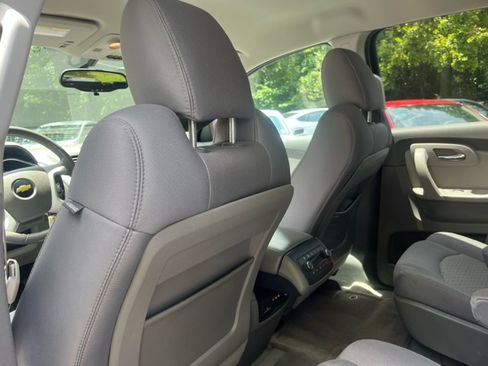 Used 2011 Chevrolet Traverse LT image 10