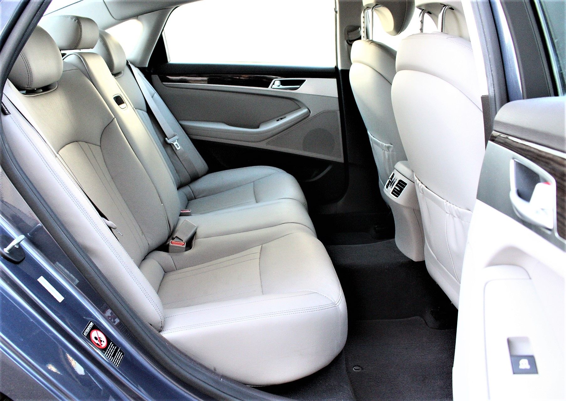 Used 2015 Hyundai Genesis 3.8 2 wheel drive image 19