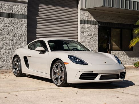 Used 2023 Porsche 718 Cayman image 4