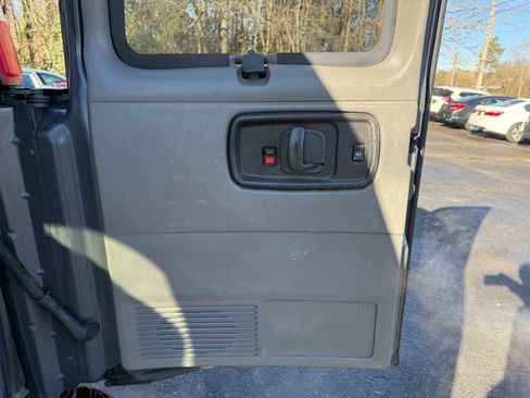 Used 2015 Chevrolet Express 2500 LS image 19