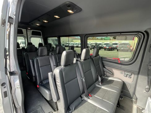Used 2024 Mercedes-Benz Sprinter 2500 image 6