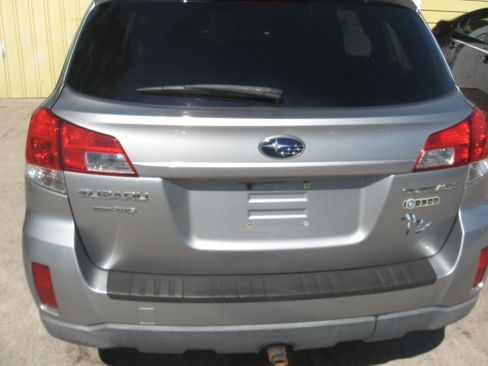 Used 2010 Subaru Outback 2.5i Limited AWD/4WD image 5