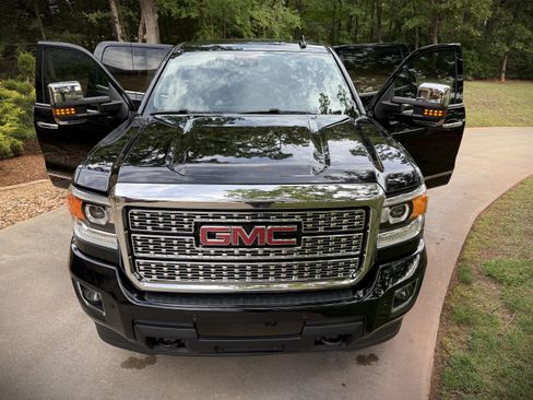 Used 2015 GMC Sierra 2500 4x4 Crew Cab Denali image 4