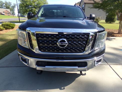 Used 2017 Nissan Titan XD 2WD Crew Cab SV image 8