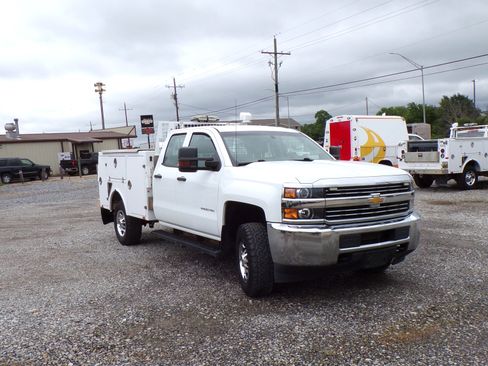 Used 2018 Chevrolet Silverado 2500 LT image 2