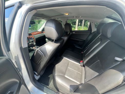 Used 2011 Chevrolet Impala LT w/ 1LT FWD image 12