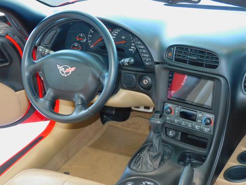 Used 1998 Chevrolet Corvette Stingray Convertible w/1LT image 5