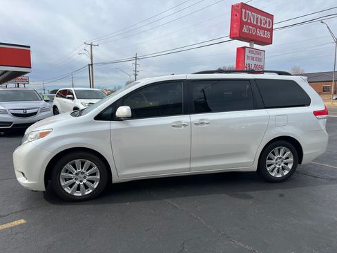 Used 2012 Toyota Sienna Limited image 1