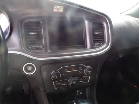 Used 2019 Dodge Charger SXT image 11