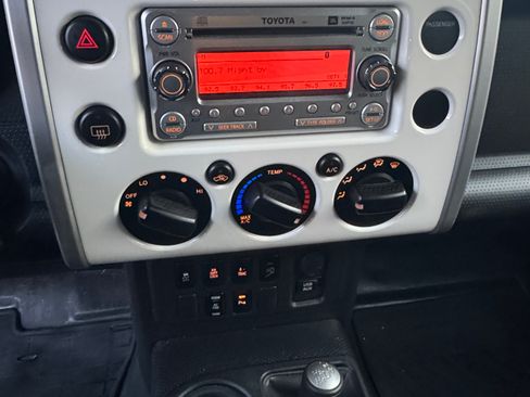 Used 2012 Toyota FJ Cruiser image 9