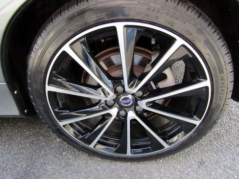 Used 2018 Volvo S60 T5 Dynamic AWD image 12