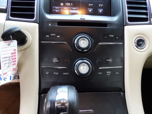 Used 2014 Ford Taurus SEL image 11
