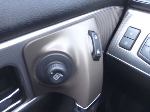 Used 2015 Lincoln MKX image 25