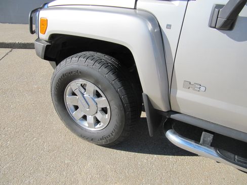 Used 2006 HUMMER H3 Luxury image 6