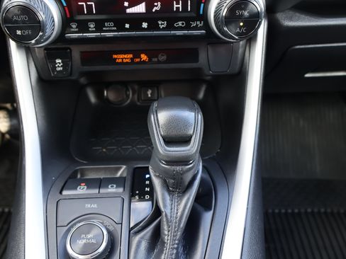 Used 2021 Toyota RAV4 LE image 20