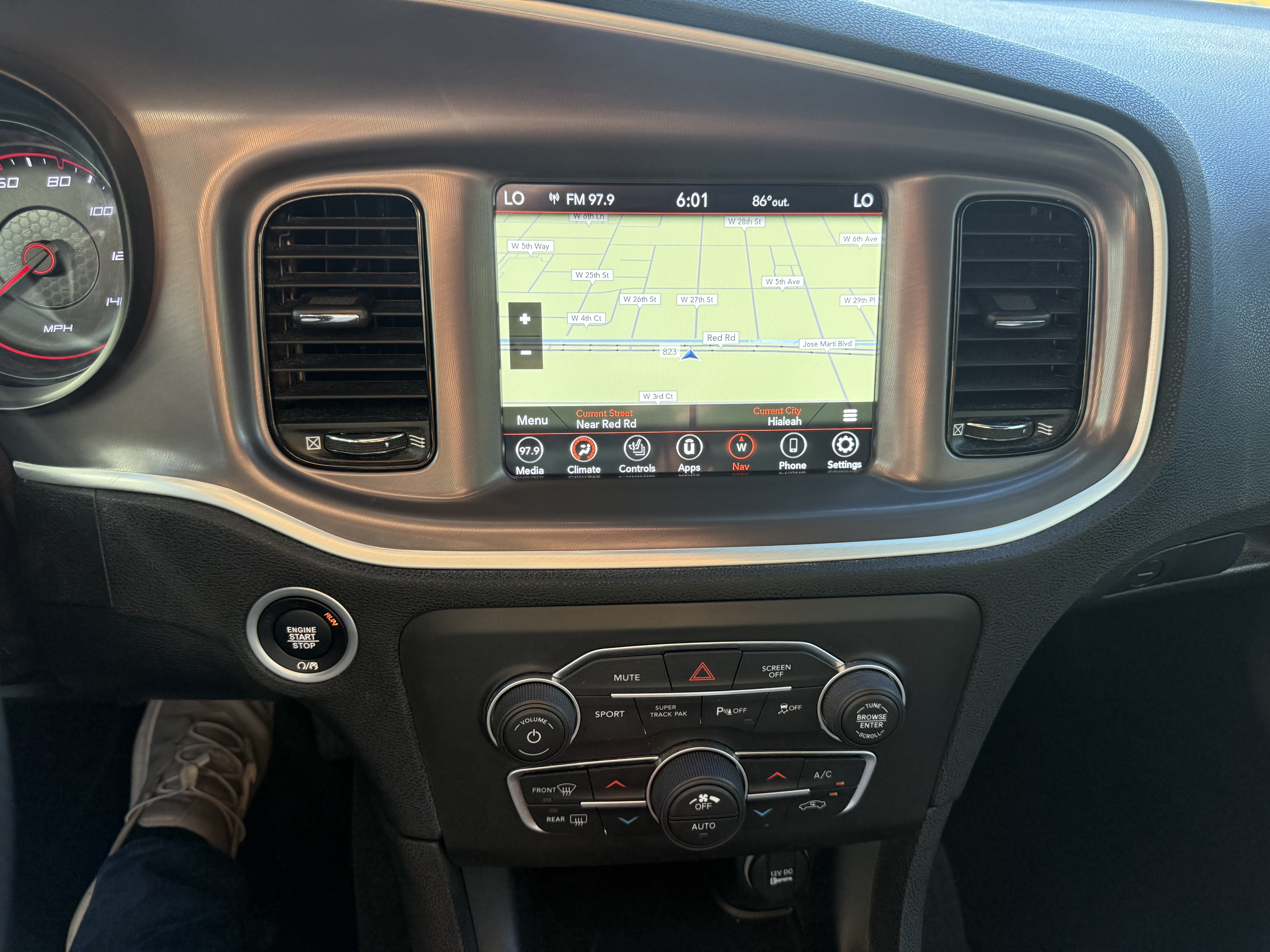Used 2022 Dodge Charger SXT AWD image 9