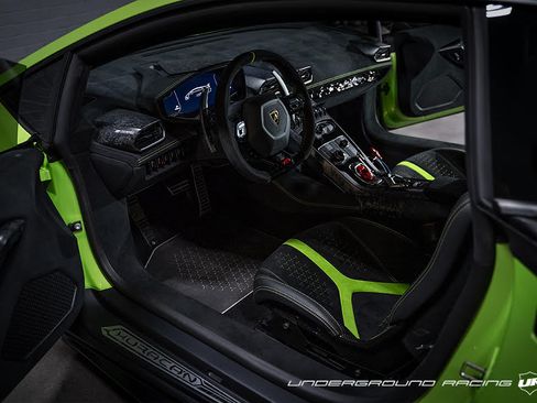 Used 2018 Lamborghini Huracan Performante image 7