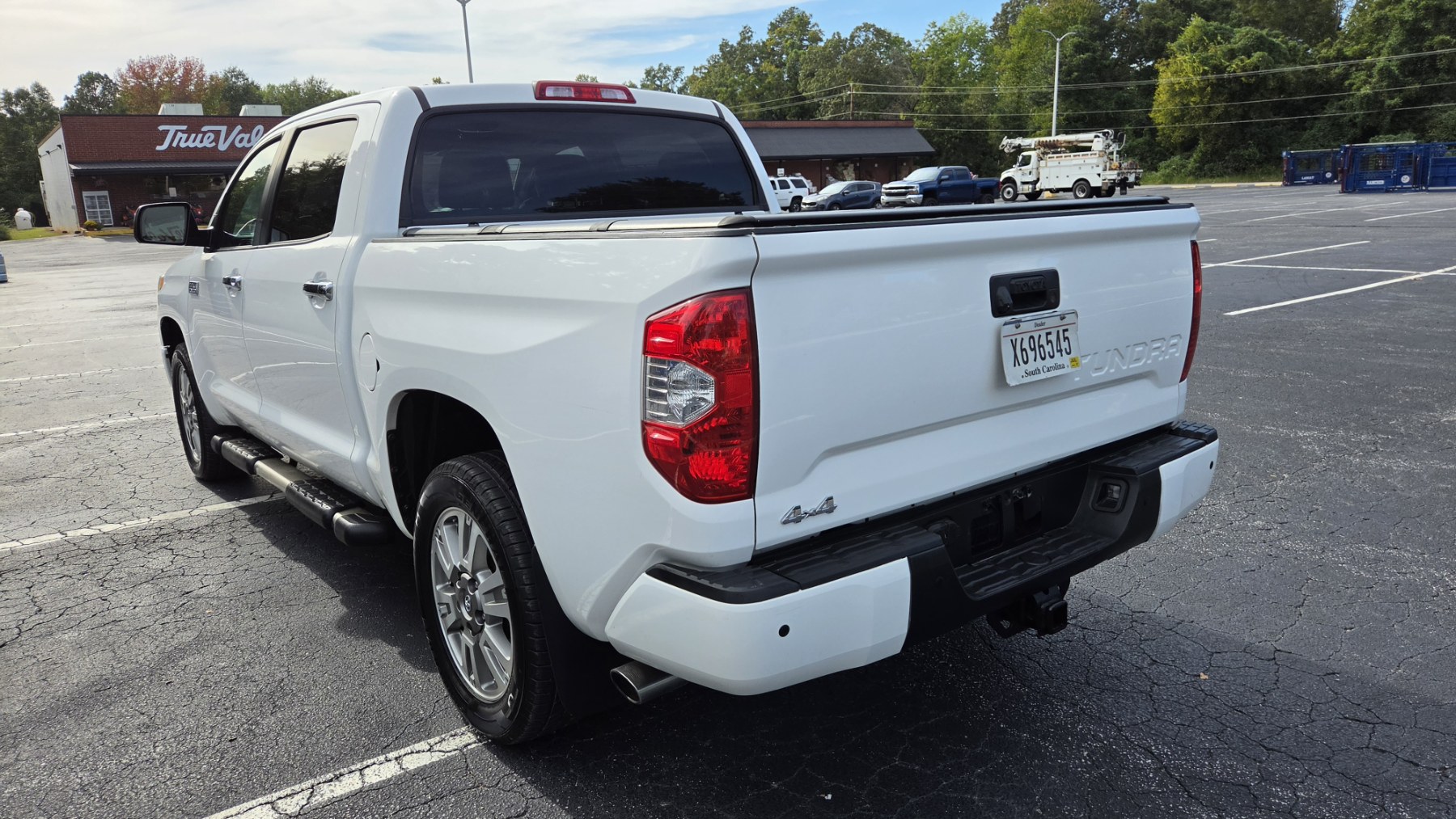 Used 2017 Toyota Tundra 4x4 CrewMax image 3