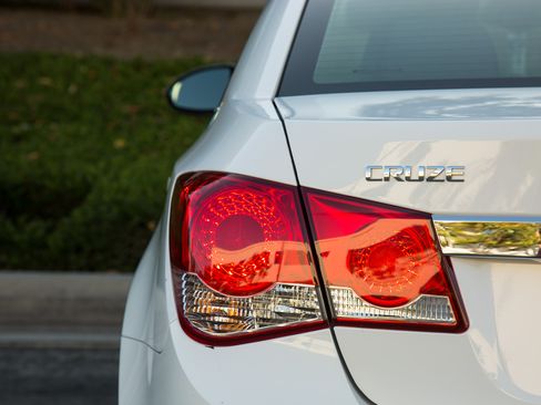 Used 2016 Chevrolet Cruze Limited LT image 13
