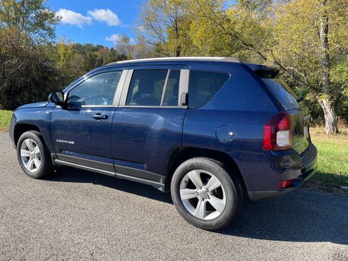 Used 2017 Jeep Compass Latitude image 6