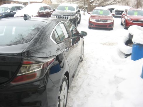 Used 2017 Chevrolet Volt LT image 4