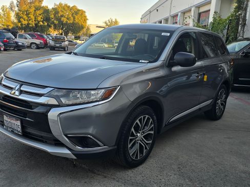 Used 2016 Mitsubishi Outlander ES image 28