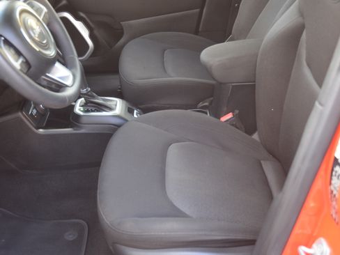 Used 2019 Jeep Renegade 4WD Sport image 8