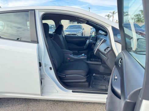 Used 2013 Nissan Leaf S image 17