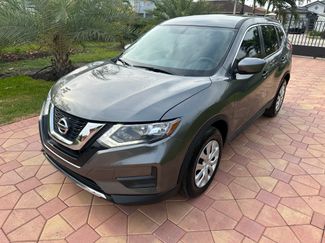 Used 2017 Nissan Rogue SV image 1