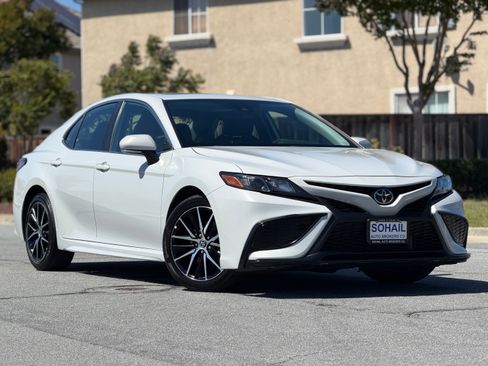 Used 2023 Toyota Camry SE w/ Nightshade FWD image 6