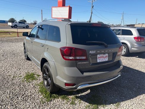 Used 2020 Dodge Journey Crossroad image 3