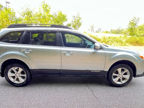 Used 2013 Subaru Outback 2.5i Limited image 3