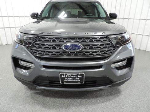 Used 2023 Ford Explorer XLT image 4