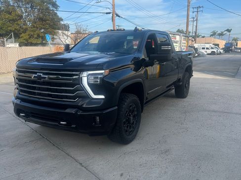 Used 2024 Chevrolet Silverado 2500 High Country image 2