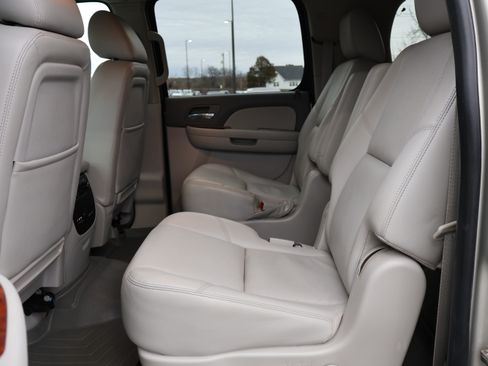 Used 2014 Chevrolet Suburban LTZ image 11