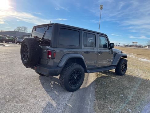 Used 2018 Jeep Wrangler Sahara image 4