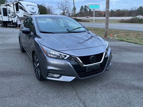 Used 2021 Nissan Versa SR image 7